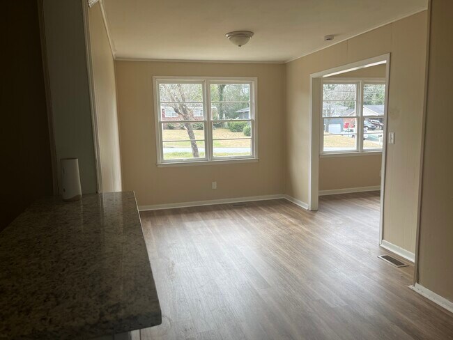 Building Photo - 3279 Ohara Dr S