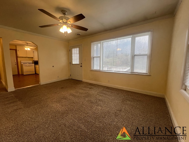 Foto del edificio - Cozy Home with Easy Access to Ft. Riley Blvd!