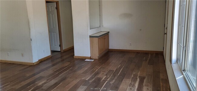 Building Photo - 3315 S Ridge Ave