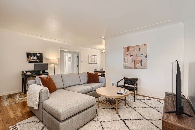 Foto del edificio - Fantastic 2 bedroom Remolded Ranch in Mayf...