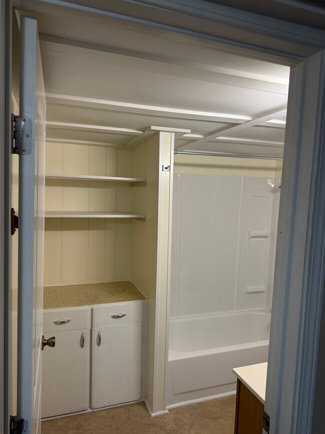 Foto del edificio - 606 Whiting Ave