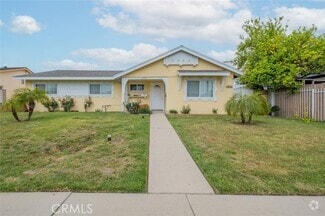 Building Photo - 6933 Fallbrook Ave