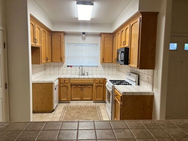 Building Photo - 1181 JOY CT - 3 BEDROOM 2 1/2 BATH - EXETER