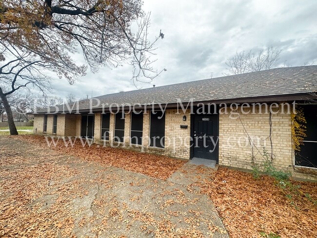 Foto del edificio - 200 N 23 1/2 St