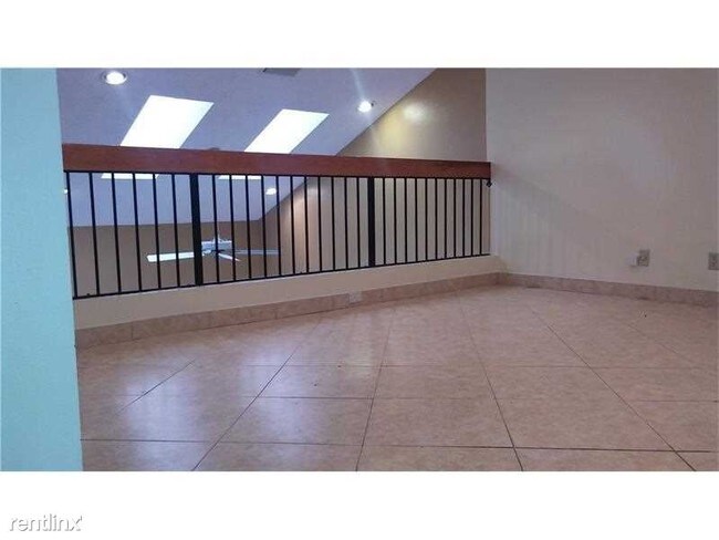 Building Photo - 1677 Cypress Pointe Dr