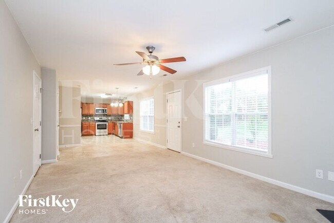 Building Photo - 5000 Longridge Dr