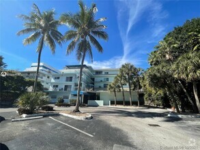 Building Photo - 2539 Bayshore Dr