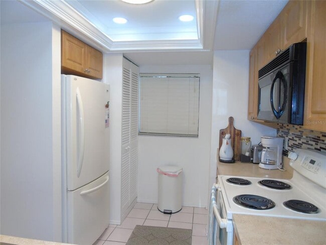 Building Photo - 4048 Oakview Dr