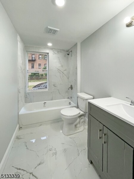Foto del edificio - 136 Chancellor Ave