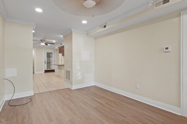 Building Photo - 2740 S Troy St