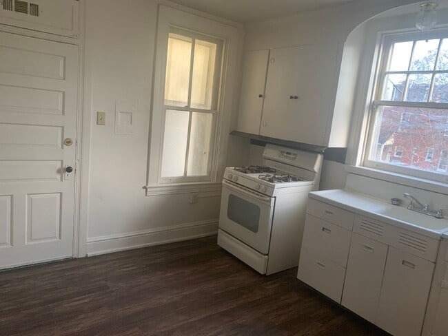 Building Photo - 3 Bedroom 1 Bath West End of York City