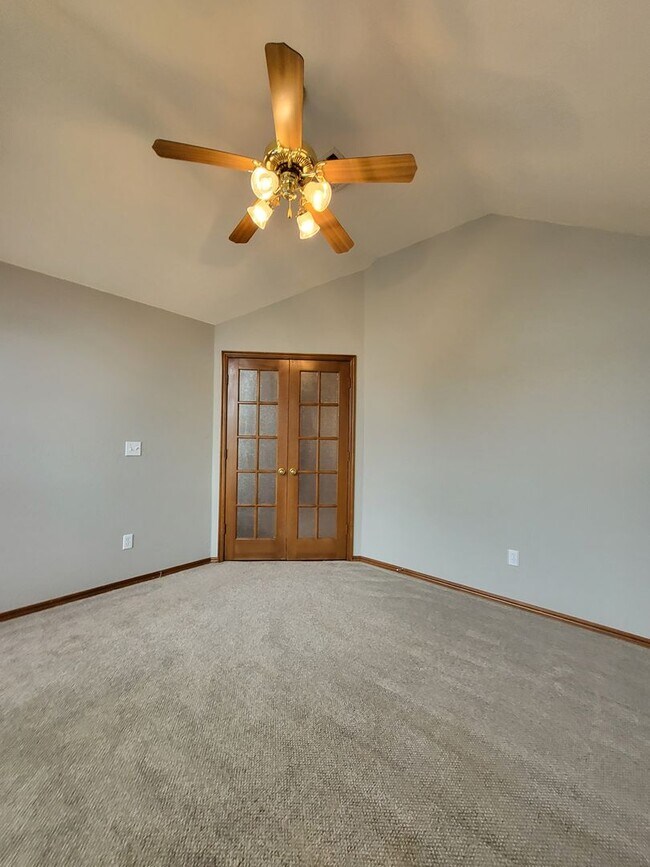 Foto del edificio - (3) Bed/(2) Bath + Study/Office in NW Norman! Storm Shelter! Neighborhood Pool!