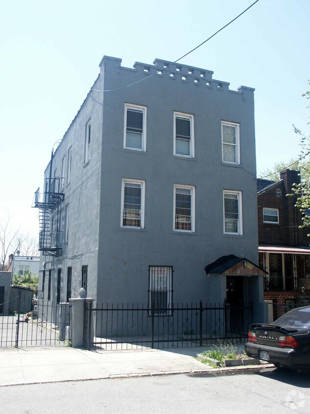 Primary Photo - 1040 E 214th St