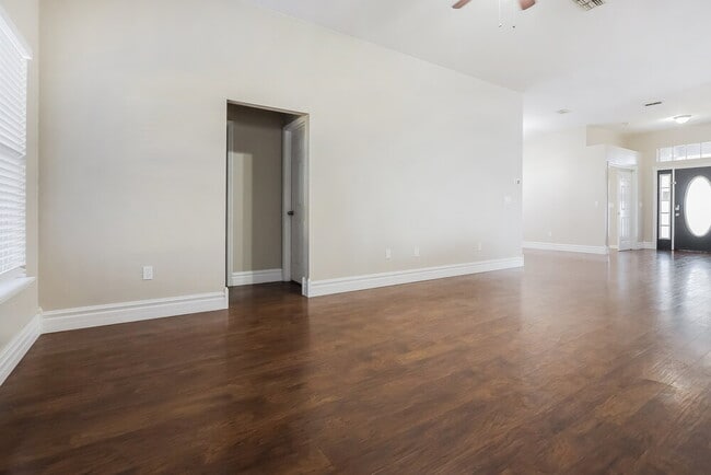 Building Photo - 31053 Satinleaf Run