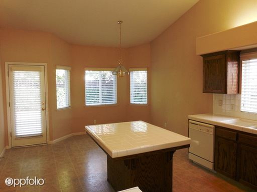 Building Photo - 2960 E Eclipse Ave