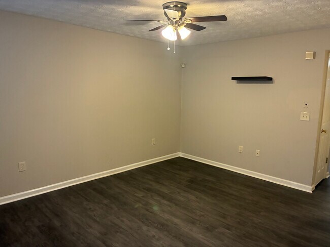 Foto del edificio - Room in Townhome on Wellington Chase Ct