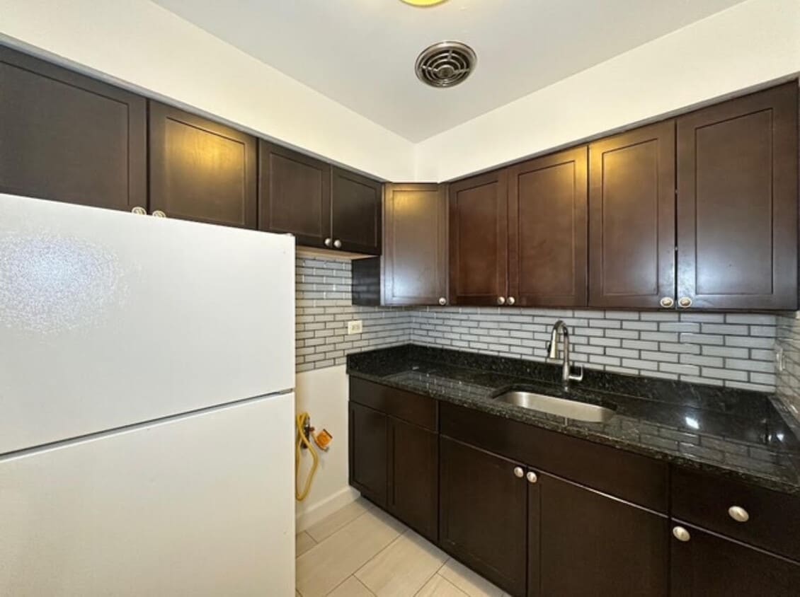 Primary Photo - 1360 W Touhy Ave