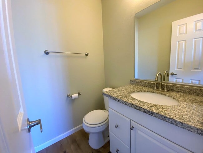Building Photo - ***MOVE IN SPECIAL*** Updated Normal Heigh...