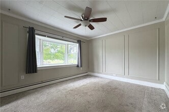 Building Photo - 200 Maple St