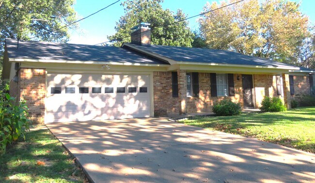 Foto del edificio - South Tyler! Beautifully Updated 3 Bedroom...