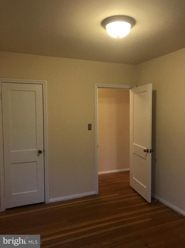 Foto del edificio - 1227 Seven Oaks Rd