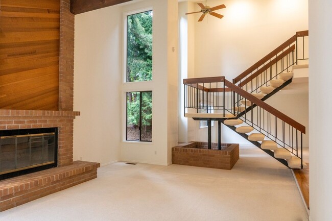 Foto del edificio - 4bd/2.75ba Bellevue Home