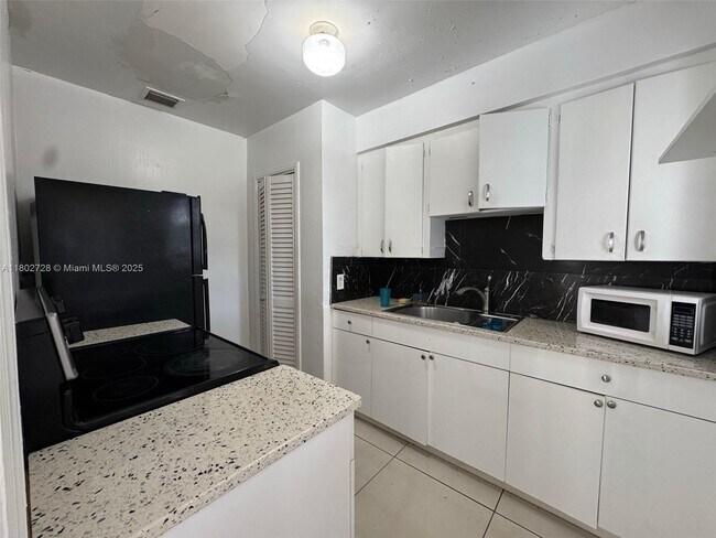Foto del edificio - 4060 SW 6th St