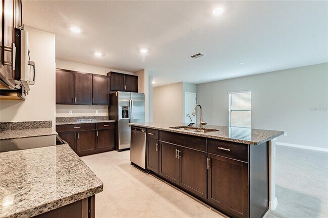Foto del edificio - 15509 Peace River Pl