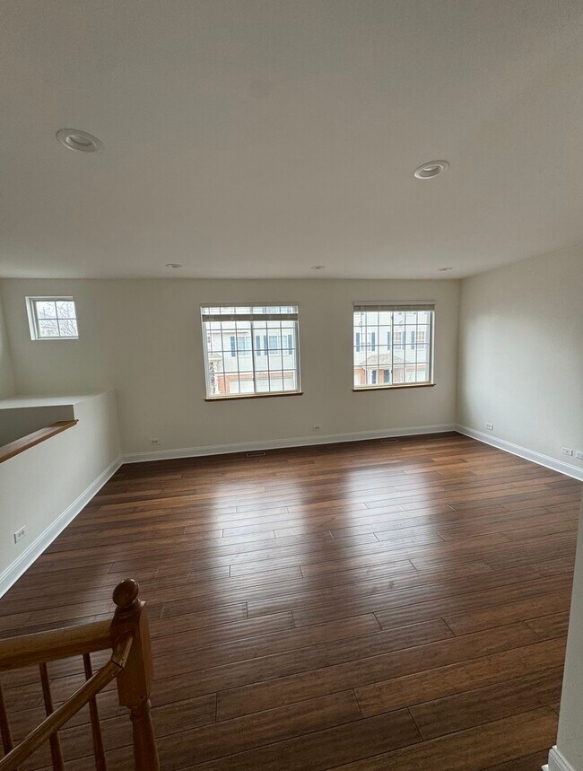 Foto del edificio - 409 Evergreen Cir