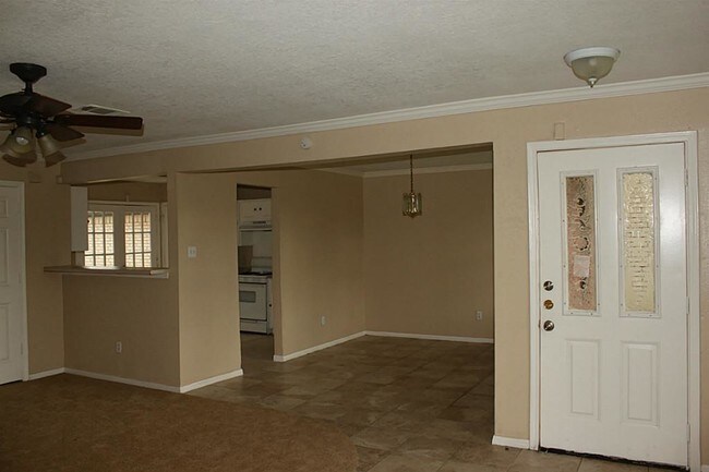 Foto del edificio - 8647 Rustling Lvs Dr