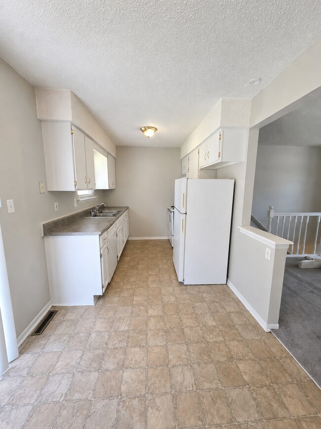 Foto del edificio - 403 NE Westwind Dr