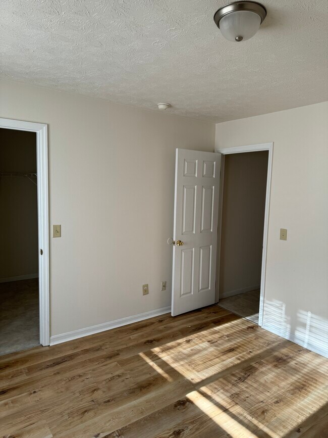 Building Photo - 3860 Little Creek Dr