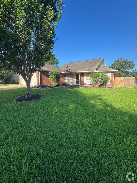 Building Photo - 1002 Abbott Dr