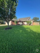 Building Photo - 1002 Abbott Dr