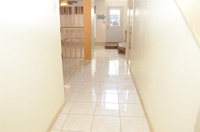 Building Photo - 10914 Village Bend Ln