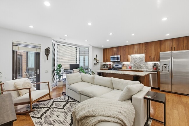 Building Photo - 222 S Racine Ave