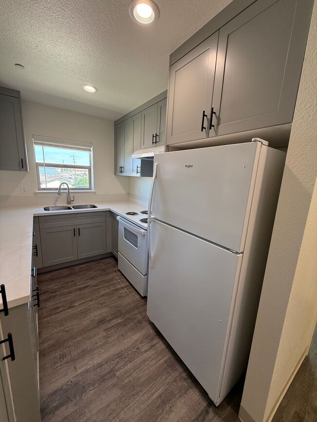 Foto del edificio - Brand New Upstairs 2 Bedroom Apartment