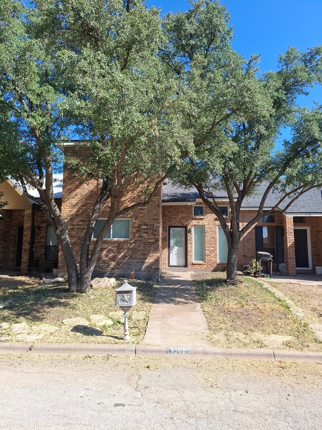 Building Photo - 3162 Chimney Cir