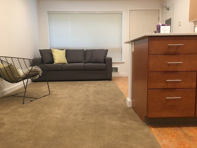 Building Photo - 3247 NE 87th St