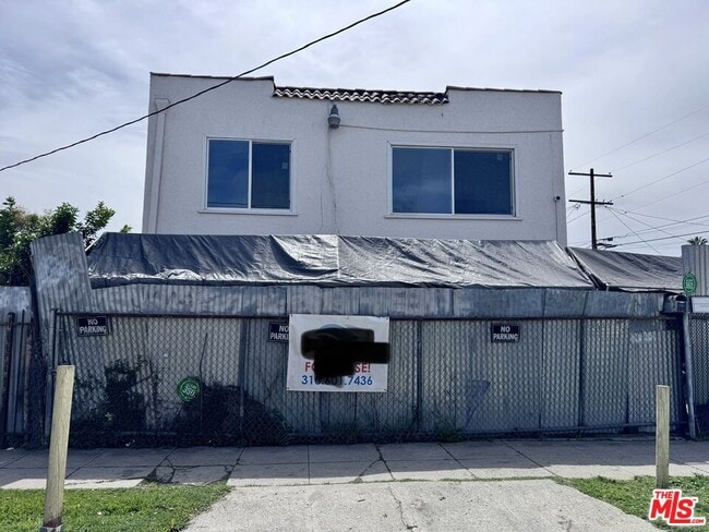 Building Photo - 858 W 88th St