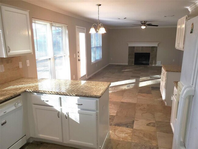 Building Photo - 2111 Aberdeen Dr