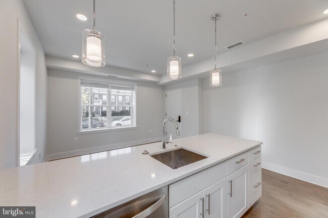 Building Photo - 2201 40th Pl NW