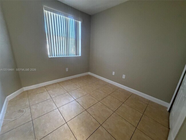 Foto del edificio - 1535 SE 26th St