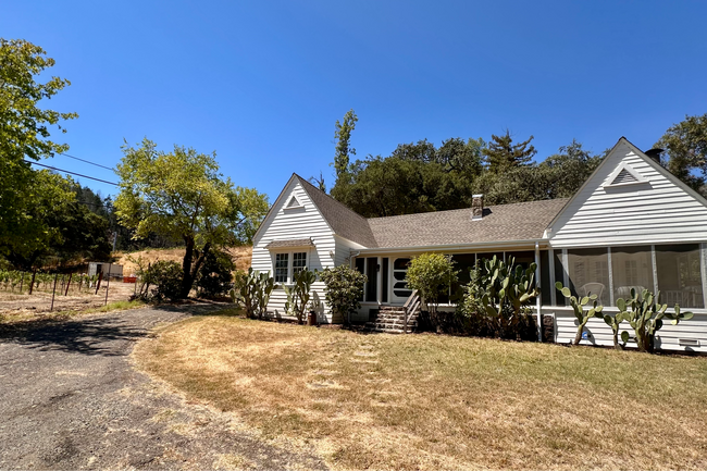 Foto del edificio - 2499 Madrona Ave