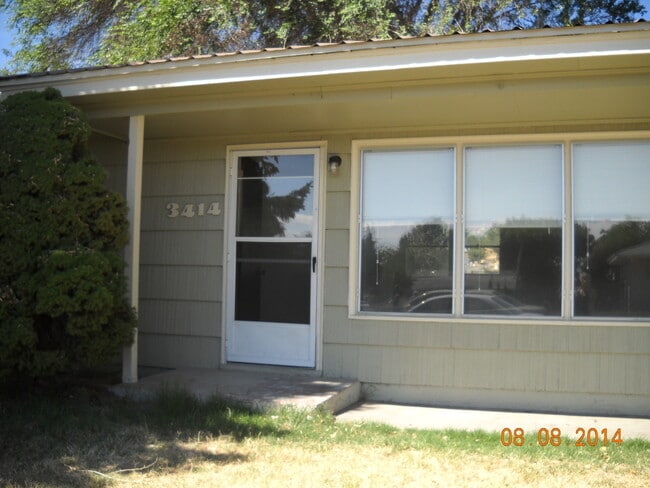 Building Photo - 3BR Home with Large Yard  Steps from Chenowith Elementary