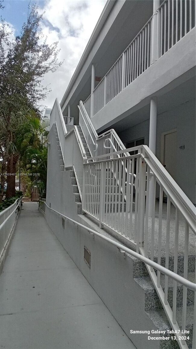 Foto del edificio - 9248 Collins Ave