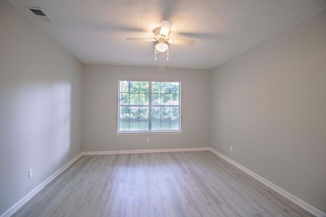 Building Photo - 65 Falcon Dr