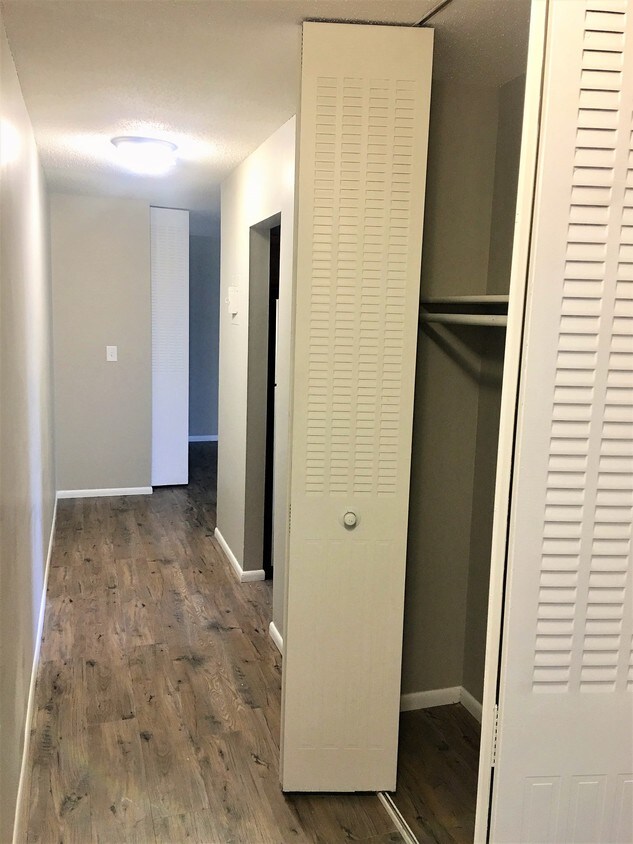 Foto principal - 1053 County Rd D E
