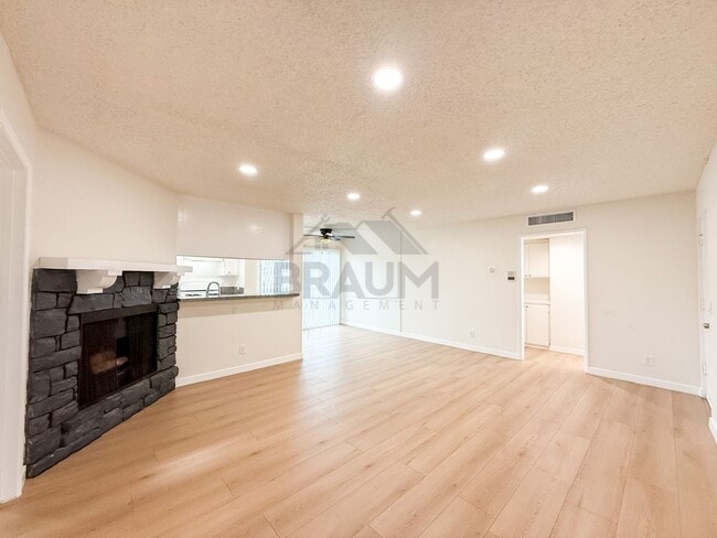 Building Photo - 13347 Victory Blvd