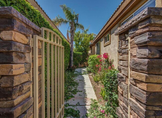 Building Photo - 29691 W Laguna Dr